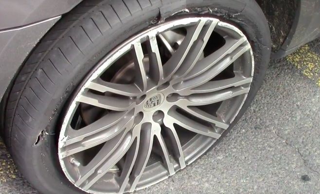 Иностранец на краденном Porsche устроил погоню с пражской полицией