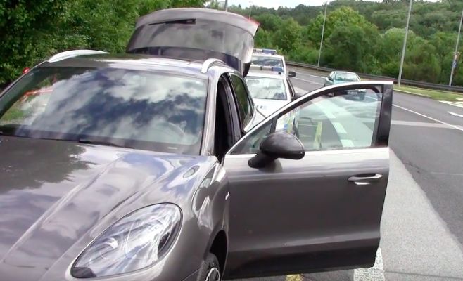 Иностранец на краденном Porsche устроил погоню с пражской полицией