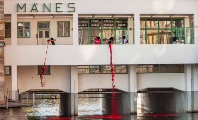 Окрашивание Влтавы в красный цвет останется безнаказанным