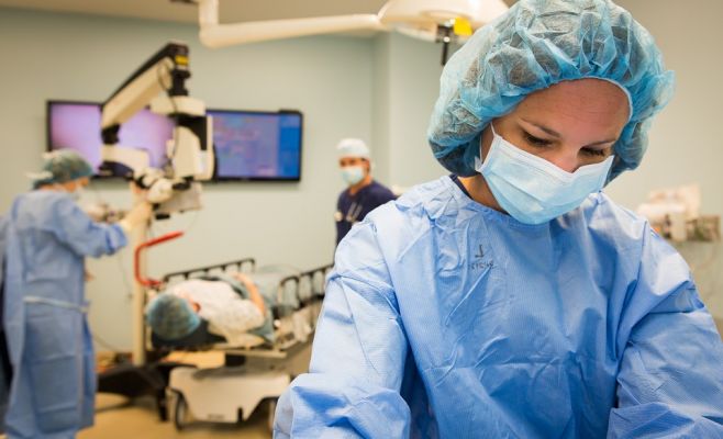 Сенат Чехии одобрил 90-дневный отпуск по уходу за тяжелобольными родственниками