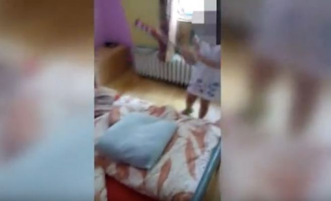 Отец за принуждение дочери избивать подушку битой, представляя, что это мусульмане, отправится в тюрьму
