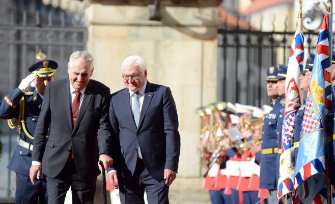 Земан на встрече с президентом Германии выступил за отмену антироссийских санкций и против беженцев