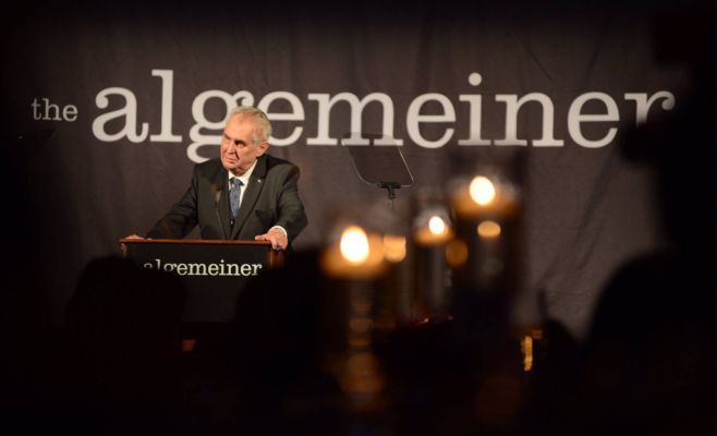 Президент Чехии получил премию «Борец за правду»