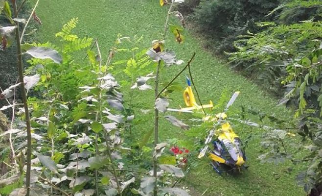 В Чехии обнимавшаяся влюбленная парочка упала со смотровой площадки