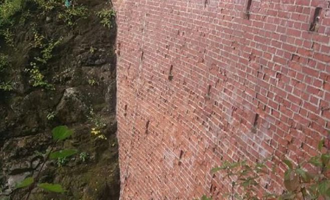 В Чехии обнимавшаяся влюбленная парочка упала со смотровой площадки