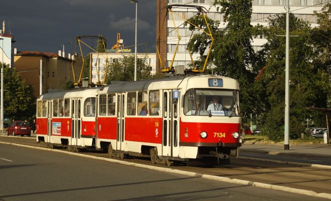 В Праге трамвай сбил 20-летнюю девушку