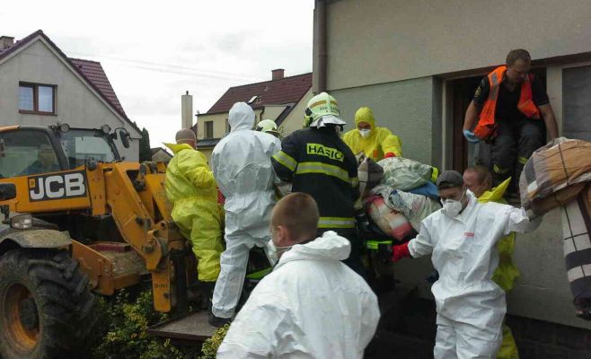 Госпитализация пациентки весом 300 кг задействовала 20 пожарных и грузоподъемник 