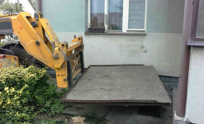 Госпитализация пациентки весом 300 кг задействовала 20 пожарных и грузоподъемник 