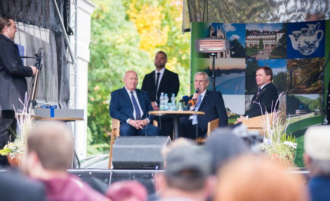 «Я по-прежнему пью», – президент Чехии опроверг информацию о том, что он перестал употреблять алкоголь