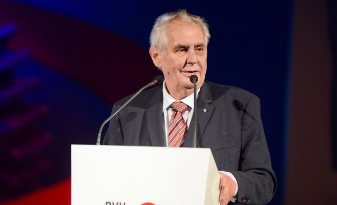 «Продайте Путину Прагу или Карловы Вары». Политики возмущены заявлениями Земана о возвращении Крыма Украине