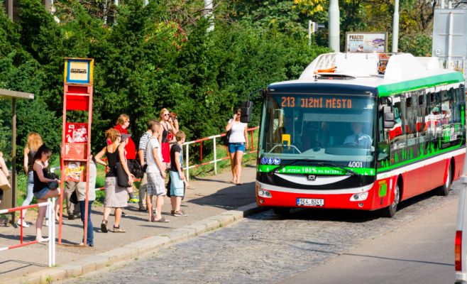 На улицы Праги впервые за 45 лет выехал троллейбус