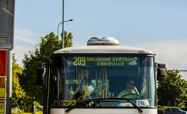 В Праге у автобуса на ходу отвалилось колесо