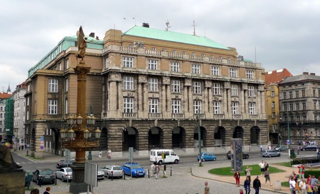 Чехи все меньше доверяют отечественному образованию