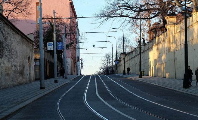 ОНЛАЙН: Тысячи семей без электричества, десятки поваленных деревьев – до Чехии добрался экстремально сильный ветер е