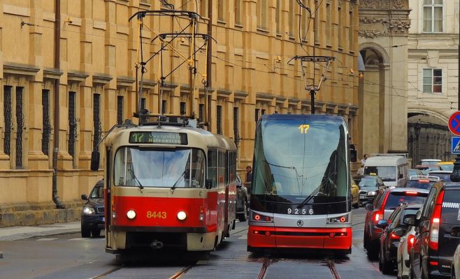 В Праге из-за поваленных деревьев ограничено движение транспорта