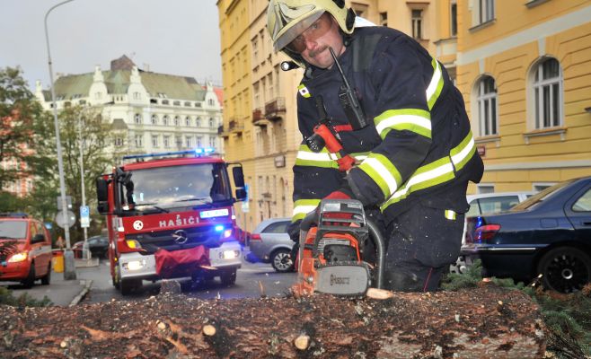 На Чехию обрушился экстремально сильный ветер. Итоги дня. Фото