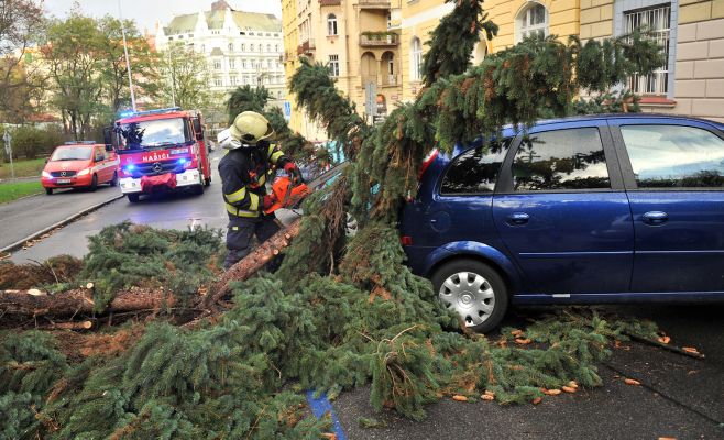 На Чехию обрушился экстремально сильный ветер. Итоги дня. Фото