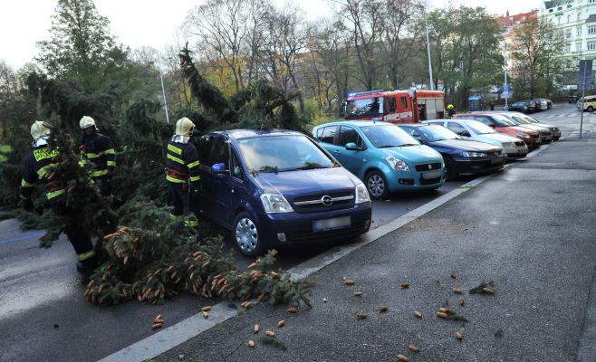 На Чехию обрушился экстремально сильный ветер. Итоги дня. Фото