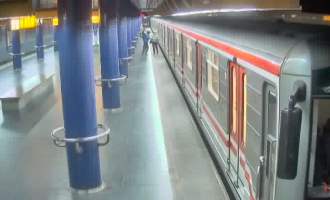 Полиция разыскивает «художников», исписавших вагон метро