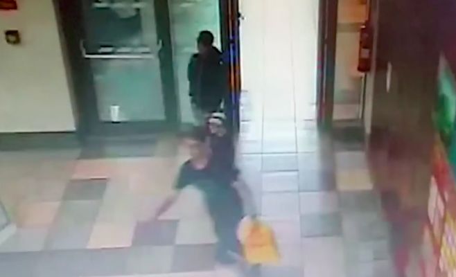 Молодой человек украл из магазина сумку с сотнями презервативов