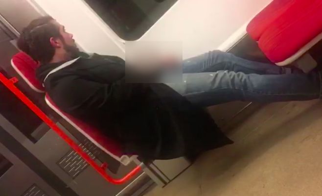 Разыскивается неизвестный, мастурбирующий в вагоне пражского метро