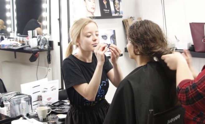 Модели в Праге плачут кровавыми слезами