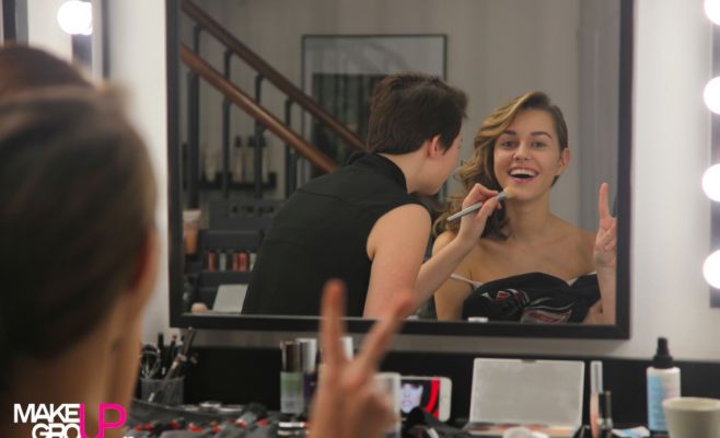 Модели в Праге плачут кровавыми слезами