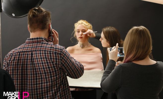 Модели в Праге плачут кровавыми слезами