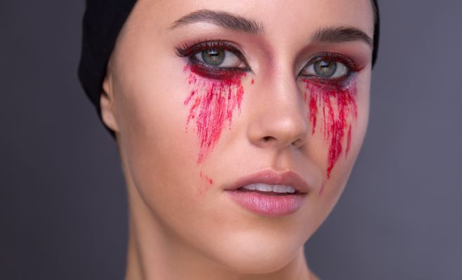 Модели в Праге плачут кровавыми слезами