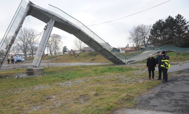 В Праге обрушился пешеходный мост