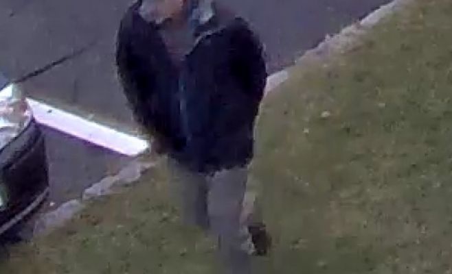 Неизвестный на студенческой парковке в Праге домогался девушки, требовал секс