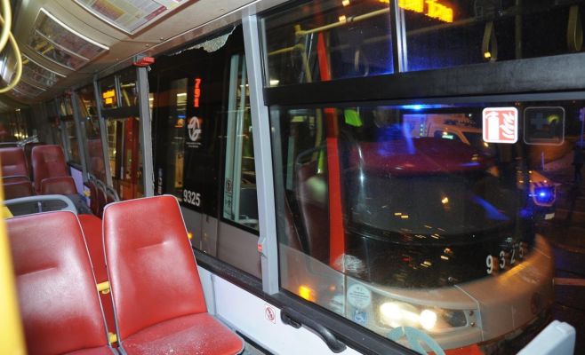 В Праге за ночь произошло два ДТП с участием городских трамваев и автобуса