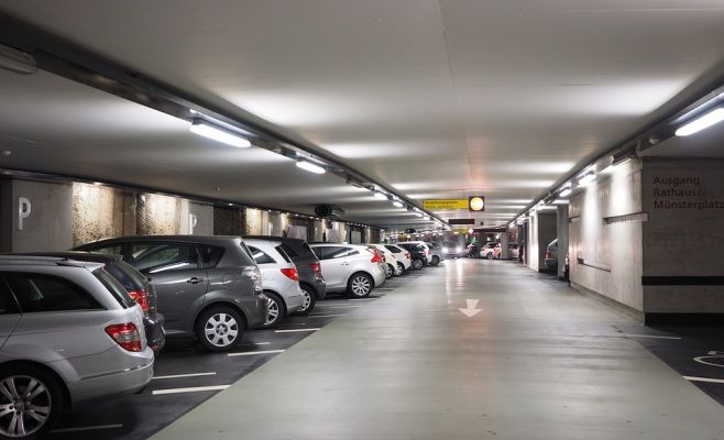 Бесплатной парковке в пражских ТЦ пришёл конец