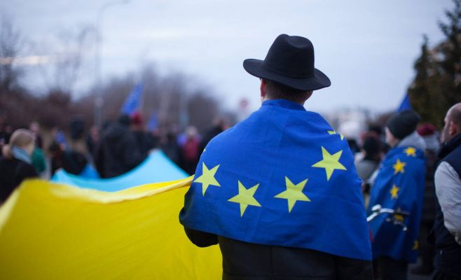 В Праге прошла демонстрация против Мари Ле Пен и за приём беженцев