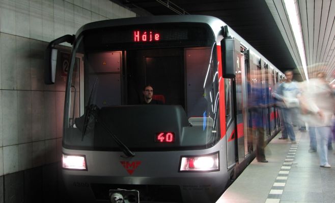 Общественный транспорт Праги временно будет работать в ограниченном режиме