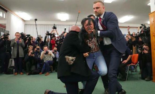 Активистке Femen за нападение на президента Чехии грозит до 3 лет тюрьмы