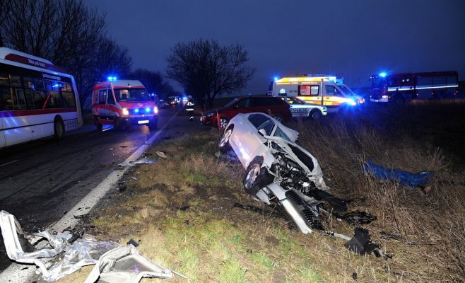 Фото: под Прагой произошла ужасная авария, трое погибших и десятки раненных