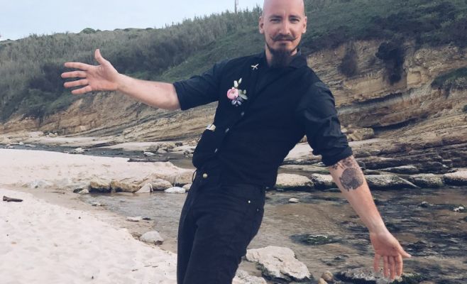 Интервью с метателем ножей, который организует шоу, набравшее популярность ещё в XIX веке