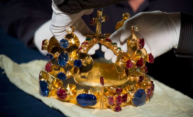 В Праге состоится бесплатная выставка коронационных регалий 