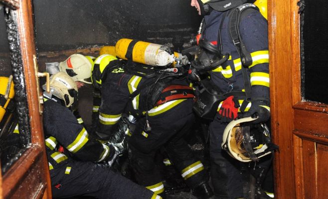 В центре Праги сгорел отель, четыре человека погибли