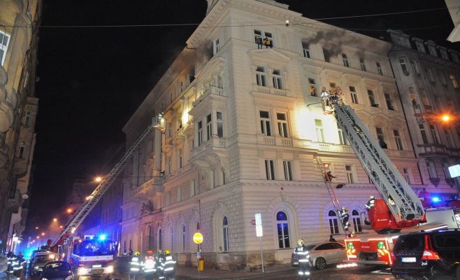 В центре Праги сгорел отель, четыре человека погибли