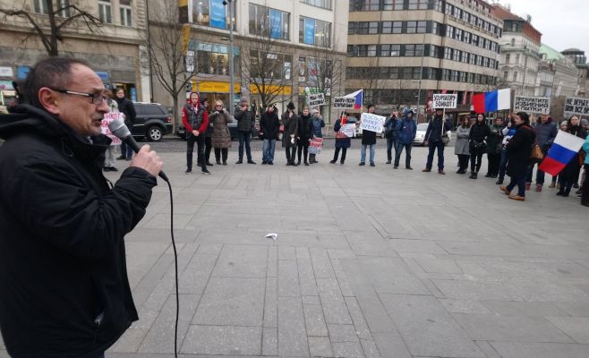 В центре Праги прошел митинг в поддержку Навального и против выборов в России