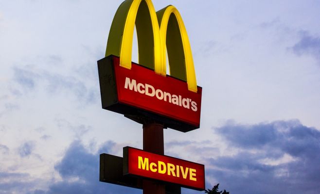 В чешских McDonald`s появятся официанты