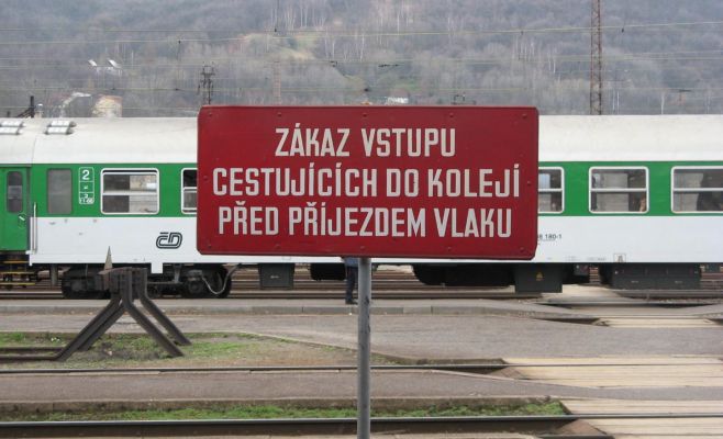 В Чехии поезд столкнулся с легковым автомобилем, один человек погиб 