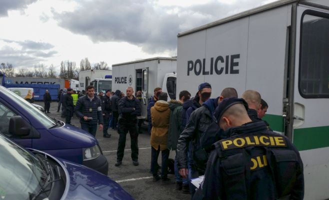 В чешских супермаркетах прошли массовые проверки иностранных работников