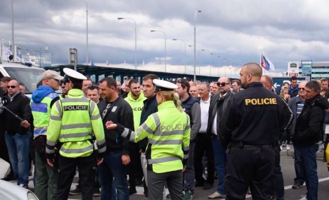 Таксисты вновь в Праге будут протестовать
