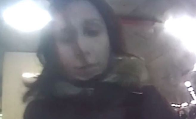 Неизвестная украла забытые деньги из банкомата