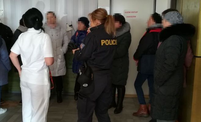 Полиция провела проверки иностранцев в медучреждениях. Итог: депортации десятков граждан