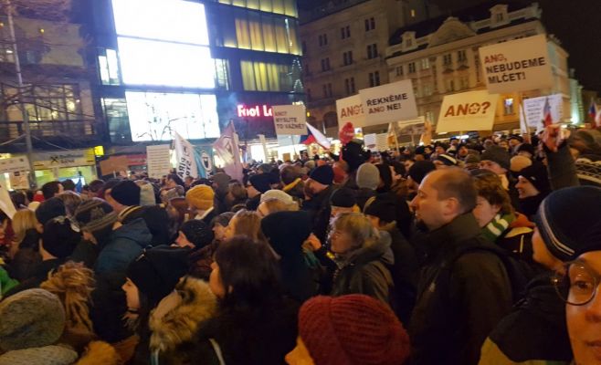 30 тыс. человек приняли участие в демонстрациях против коммуниста Ондрачека