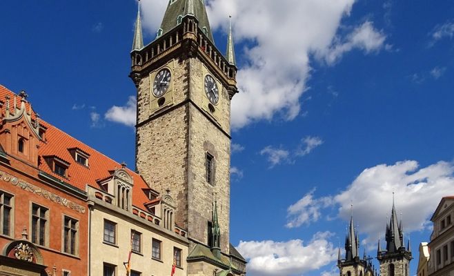 Часы на Староместской ратуше получили оригинальный вид в стиле барокко